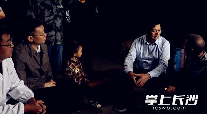 ky官方网站博士团队走村串户。长沙晚报通讯员朱珊供图